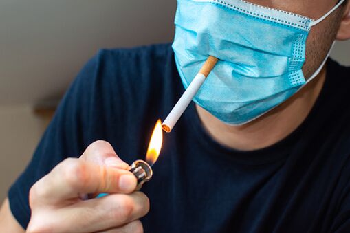 Rauchen wird nicht empfohlen, bevor Blut zum Testen gespendet wird. 