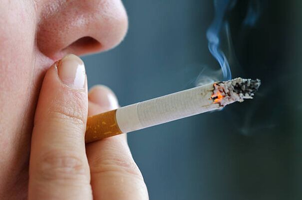 Rauchen unmittelbar nach der Zahnextraktion wird nicht empfohlen. 